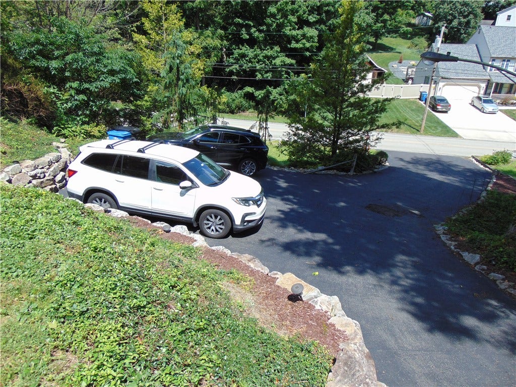 191 Buttermilk Hollow Rd, North Huntingdon, PA 15642