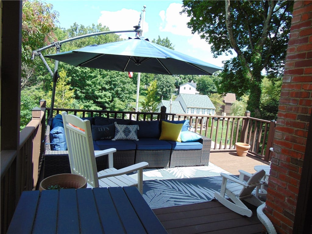 Enjoy relaxing on this front/side deck