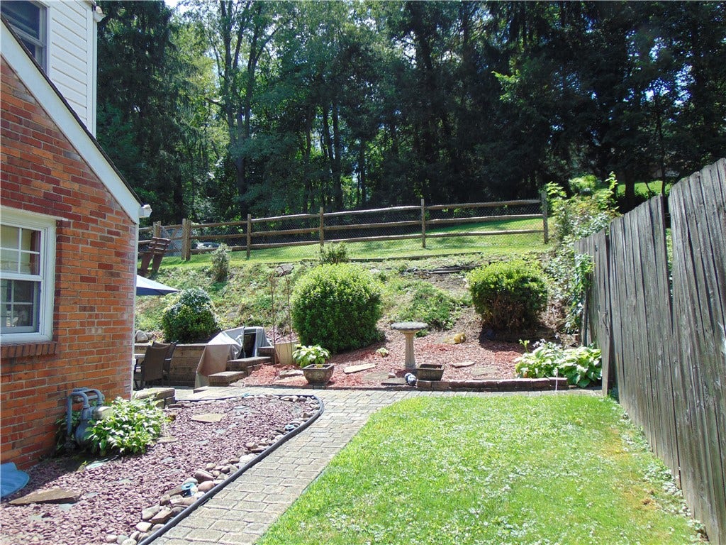 191 Buttermilk Hollow Rd, North Huntingdon, PA 15642