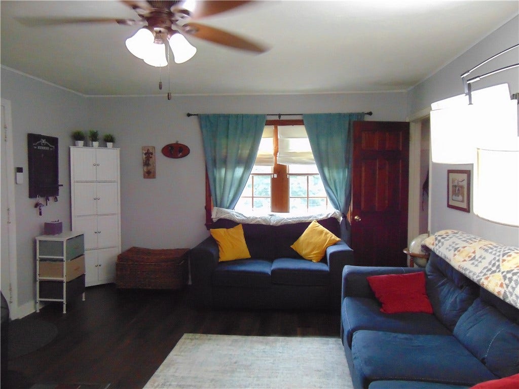 191 Buttermilk Hollow Rd, North Huntingdon, PA 15642