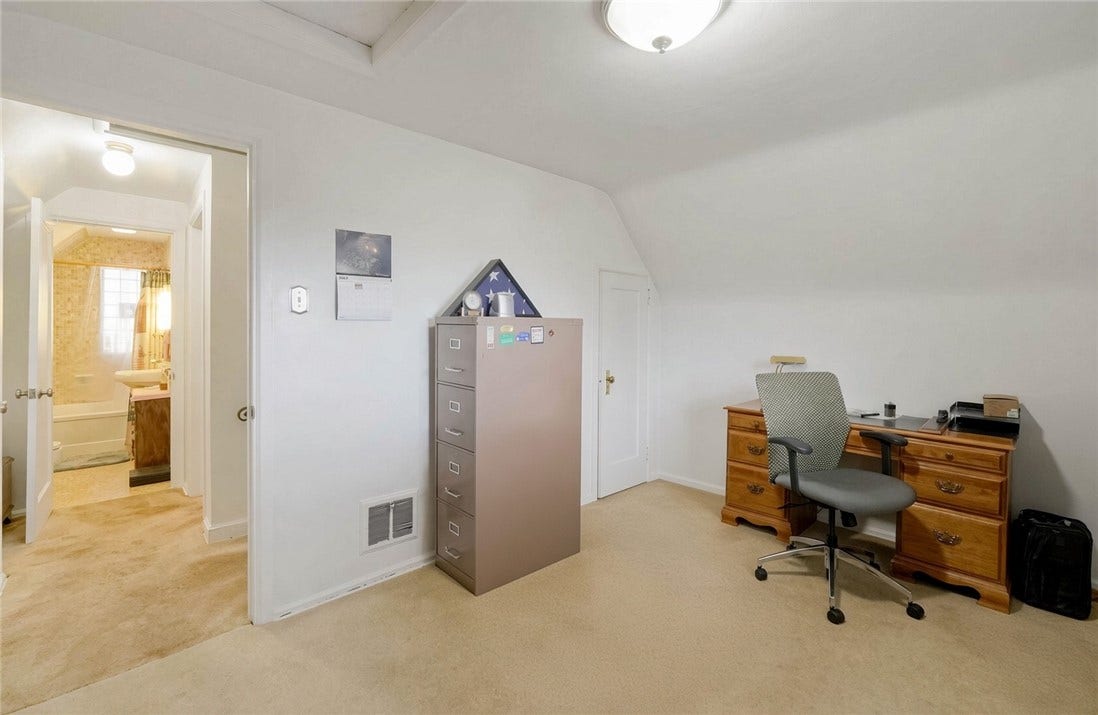 1422 Simona Dr, Pittsburgh, PA 15201 Bedroom 2