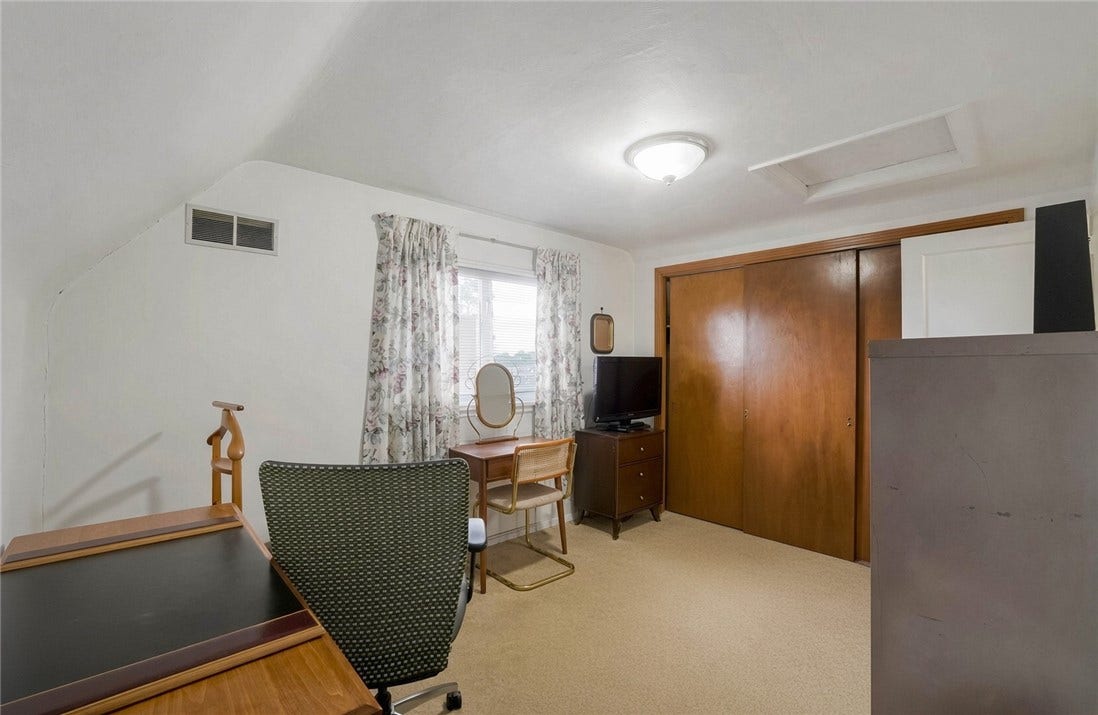 1422 Simona Dr, Pittsburgh, PA 15201 Bedroom 2