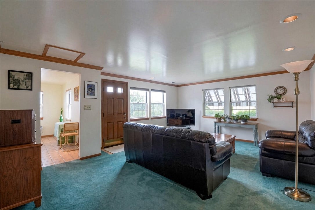 1422 Simona Dr, Pittsburgh, PA 15201 Addition/great room