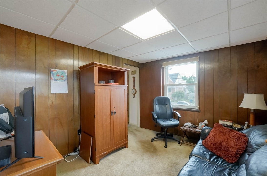 1422 Simona Dr, Pittsburgh, PA 15201 1st floor flex space: bedroom, study, office, den?