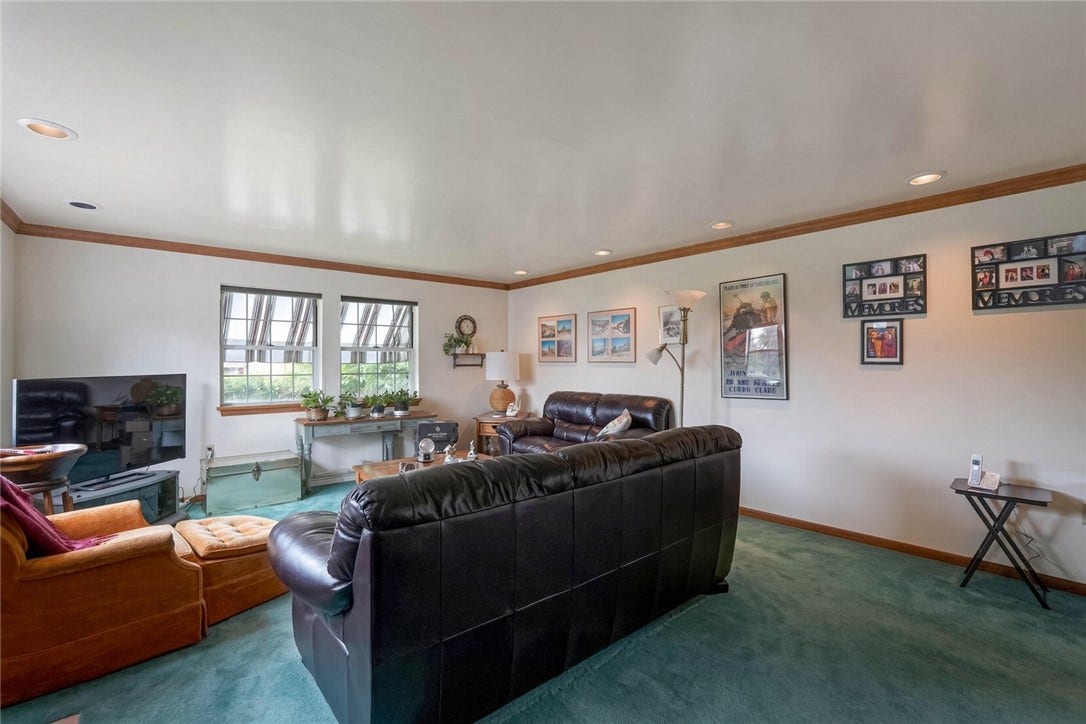 1422 Simona Dr, Pittsburgh, PA 15201 Addition/great room