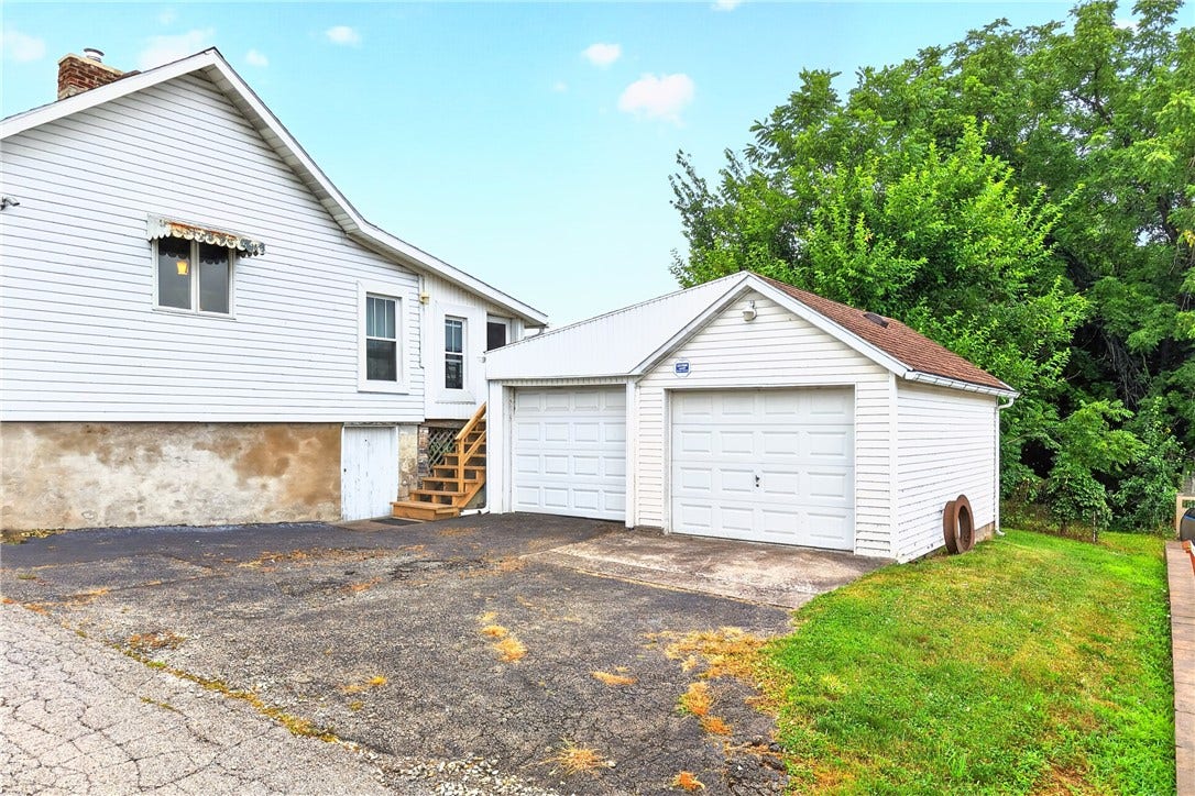 338 E Crawford Ave, Connellsville, PA 15425