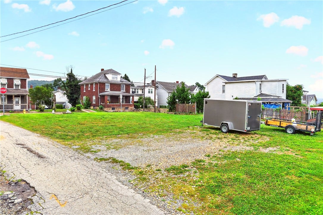 338 E Crawford Ave, Connellsville, PA 15425
