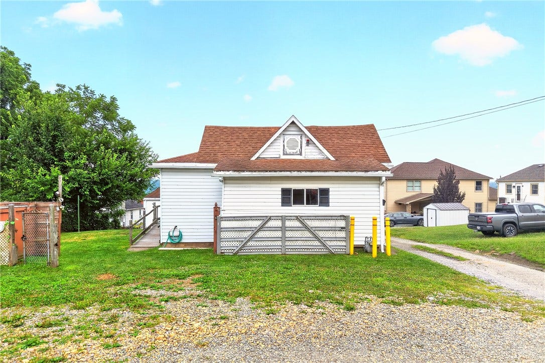 338 E Crawford Ave, Connellsville, PA 15425