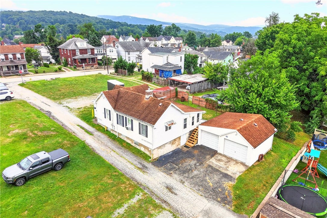 338 E Crawford Ave, Connellsville, PA 15425