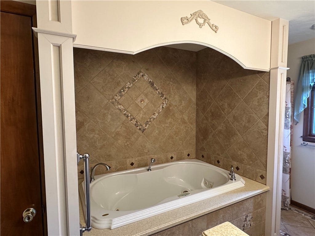 143 Heritage Hills Road, Uniontown, PA 15401