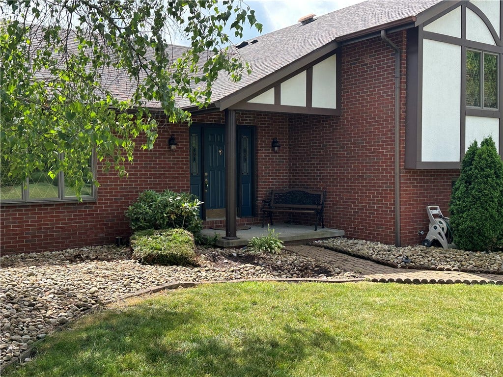 143 Heritage Hills Road, Uniontown, PA 15401