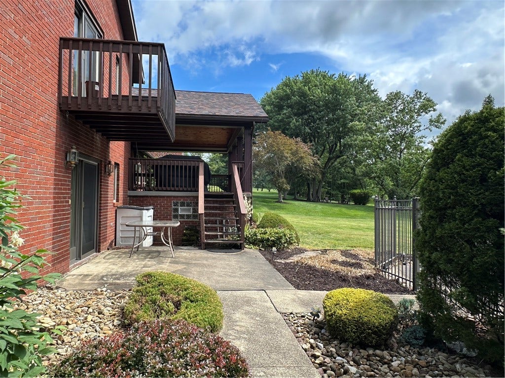 143 Heritage Hills Road, Uniontown, PA 15401