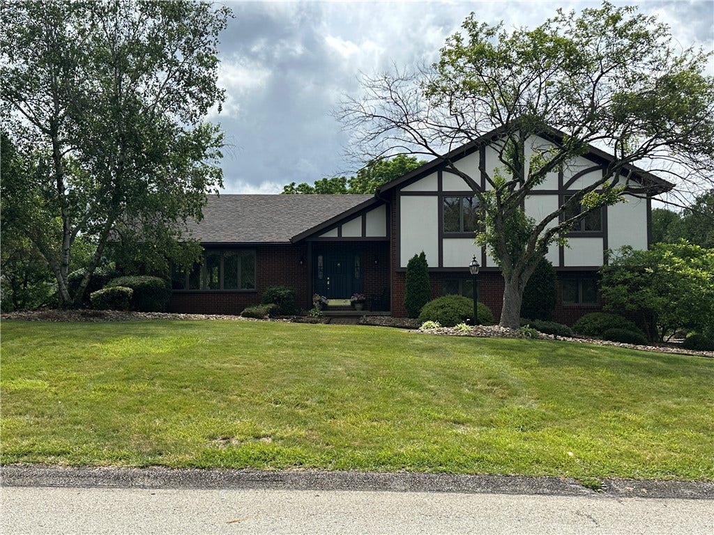 143 Heritage Hills Road, Uniontown, PA 15401