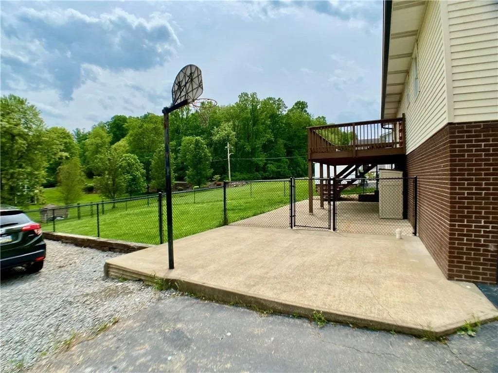 174 Hague Ln, Uniontown, PA 15401
