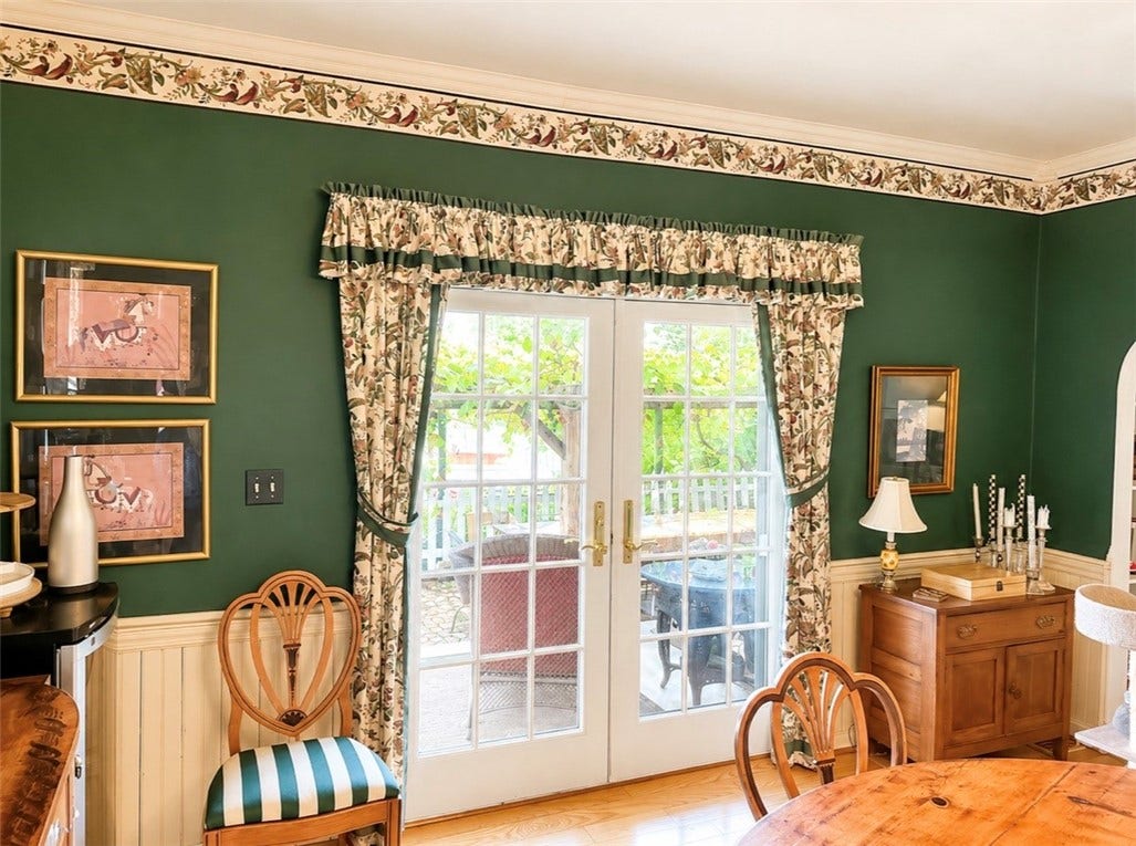 718 Skylark Dr, Connellsville, PA 15425