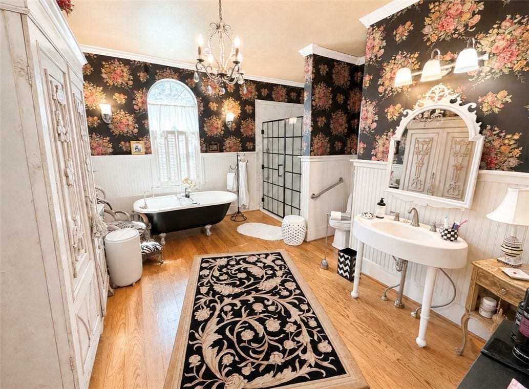 718 Skylark Dr, Connellsville, PA 15425