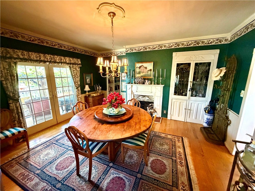 718 Skylark Dr, Connellsville, PA 15425