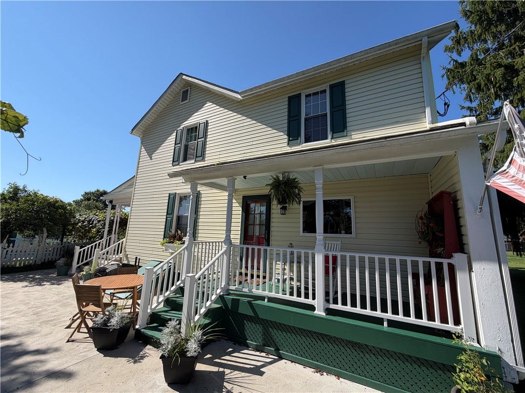 718 Skylark Dr, Connellsville, PA 15425