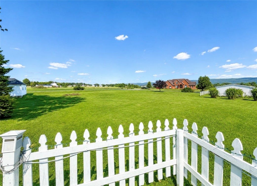 718 Skylark Dr, Connellsville, PA 15425
