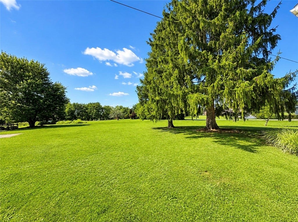 718 Skylark Dr, Connellsville, PA 15425