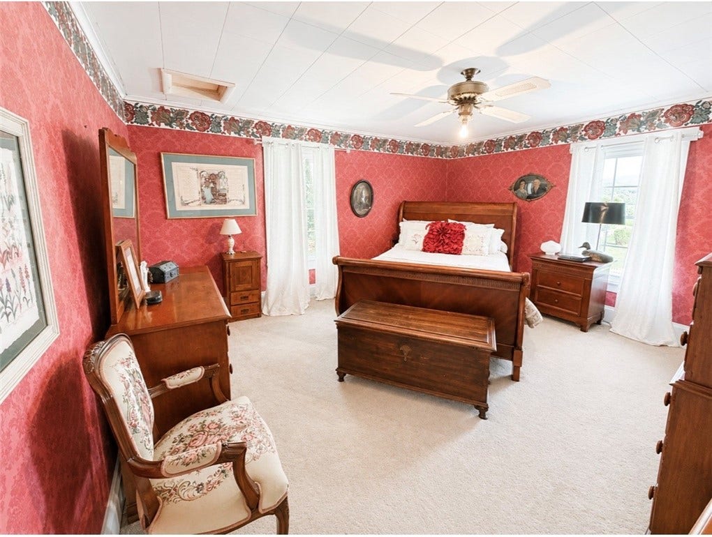 718 Skylark Dr, Connellsville, PA 15425