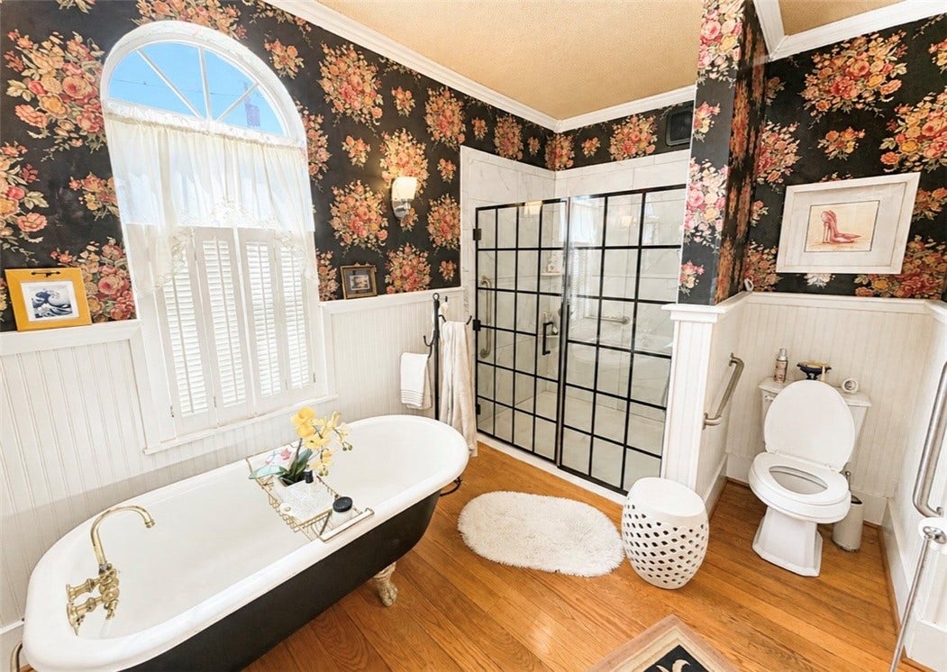 718 Skylark Dr, Connellsville, PA 15425