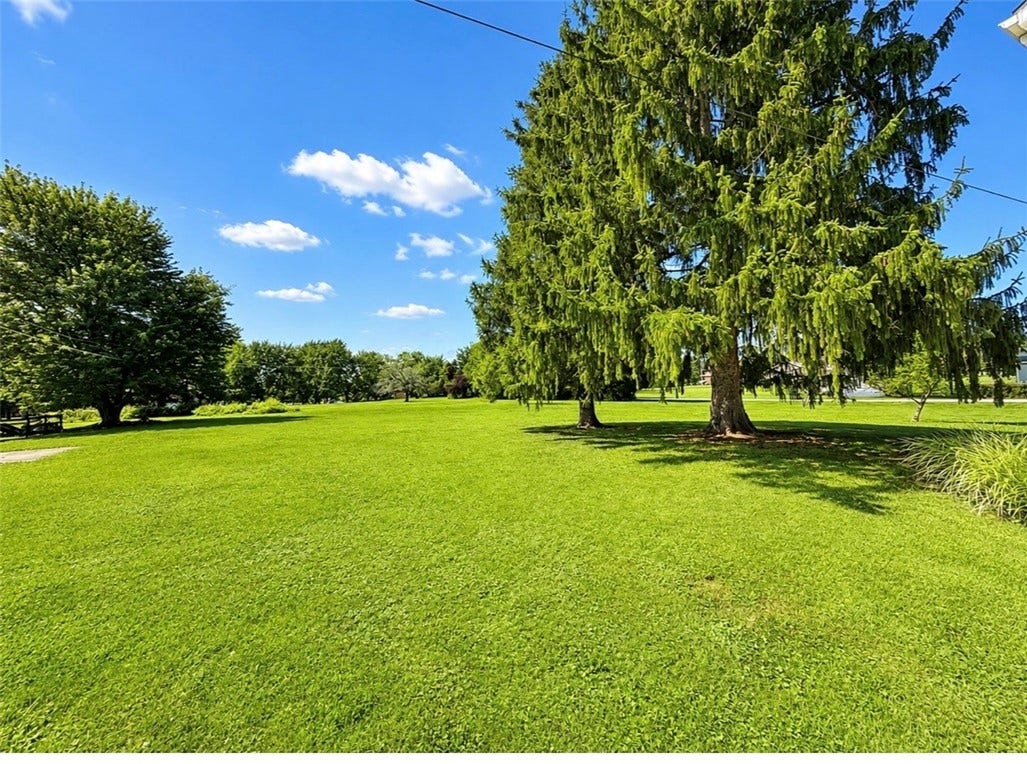 718 Skylark Dr, Connellsville, PA 15425