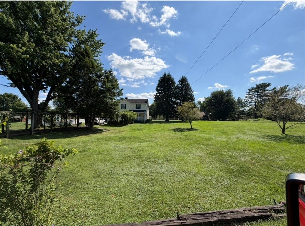 718 Skylark Dr, Connellsville, PA 15425