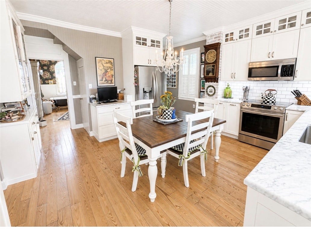 718 Skylark Dr, Connellsville, PA 15425