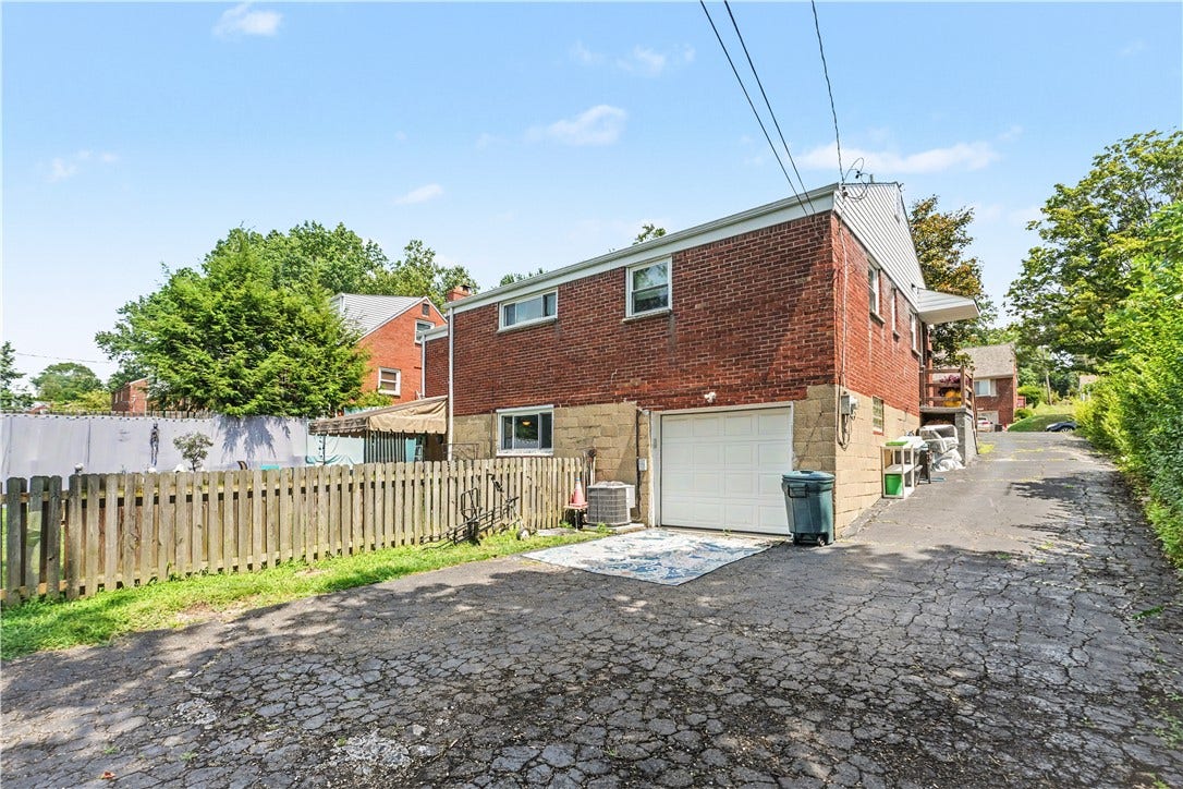 1242 Arrowood Dr, Pittsburgh, PA 15243