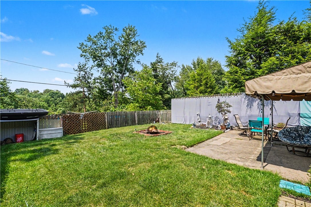 1242 Arrowood Dr, Pittsburgh, PA 15243