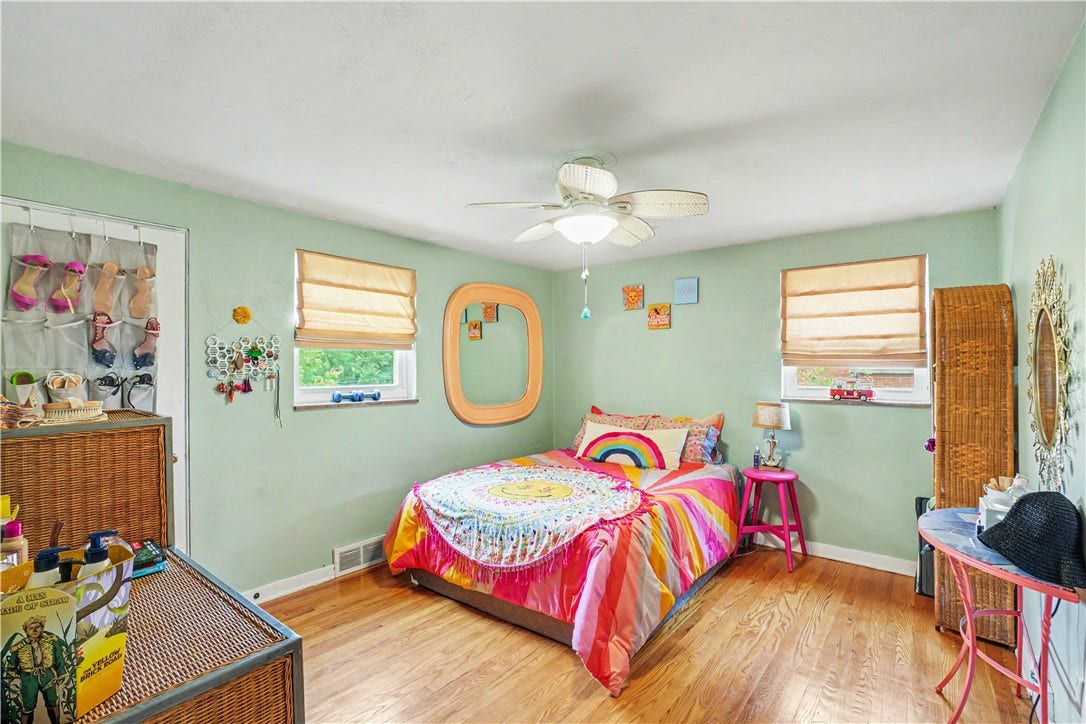 1242 Arrowood Dr, Pittsburgh, PA 15243