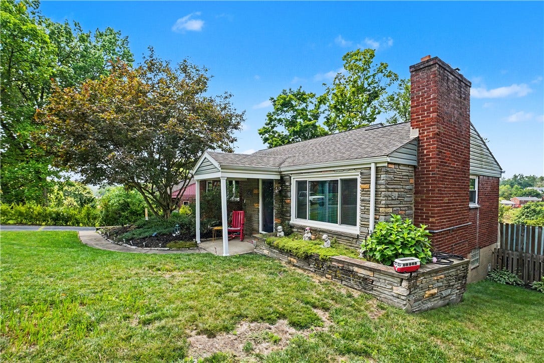 1242 Arrowood Dr, Pittsburgh, PA 15243