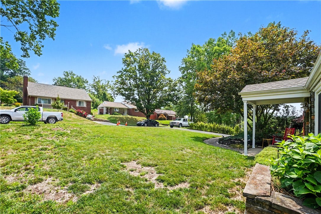 1242 Arrowood Dr, Pittsburgh, PA 15243