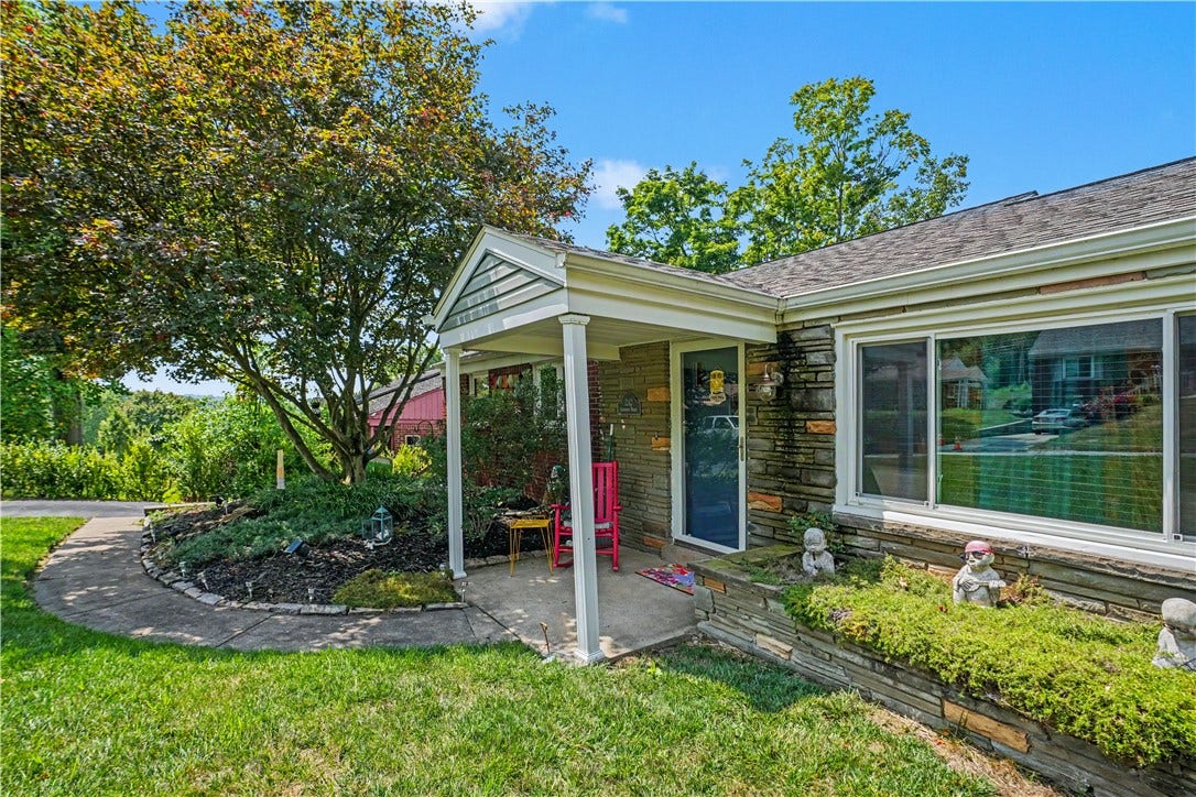 1242 Arrowood Dr, Pittsburgh, PA 15243