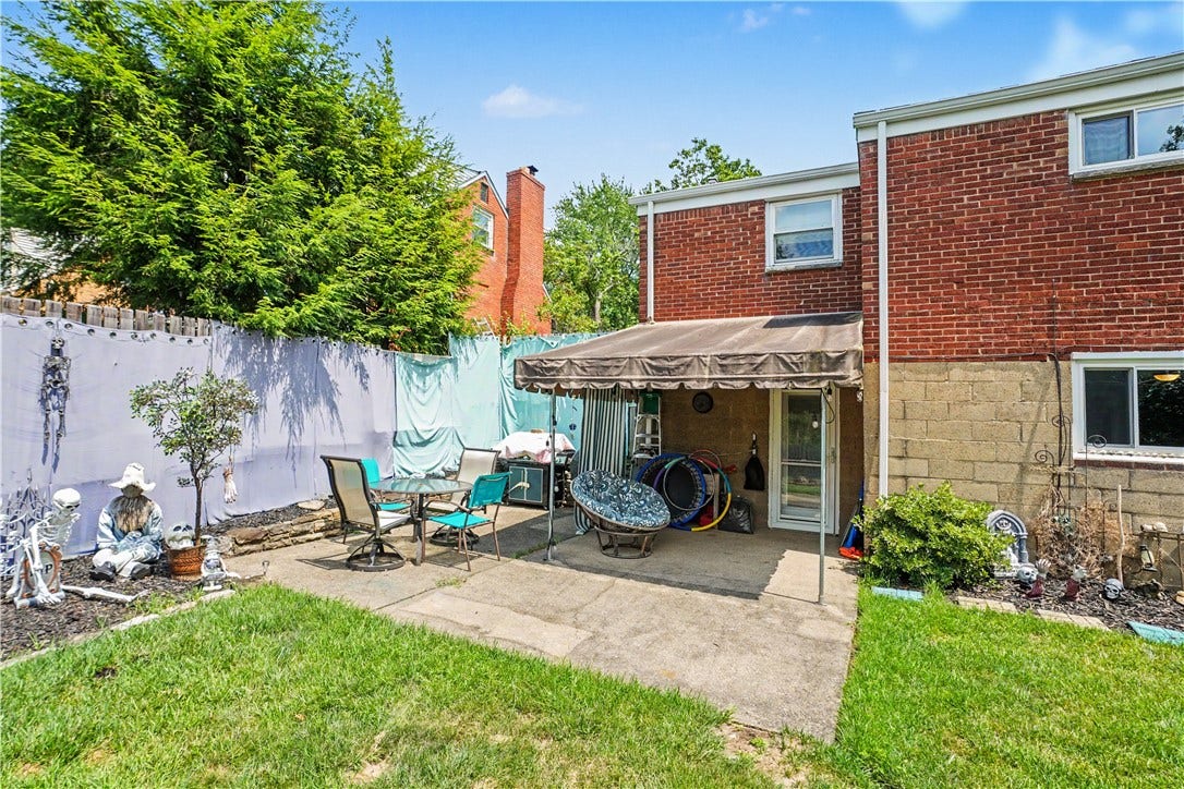 1242 Arrowood Dr, Pittsburgh, PA 15243