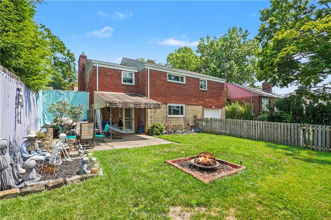 1242 Arrowood Dr, Pittsburgh, PA 15243