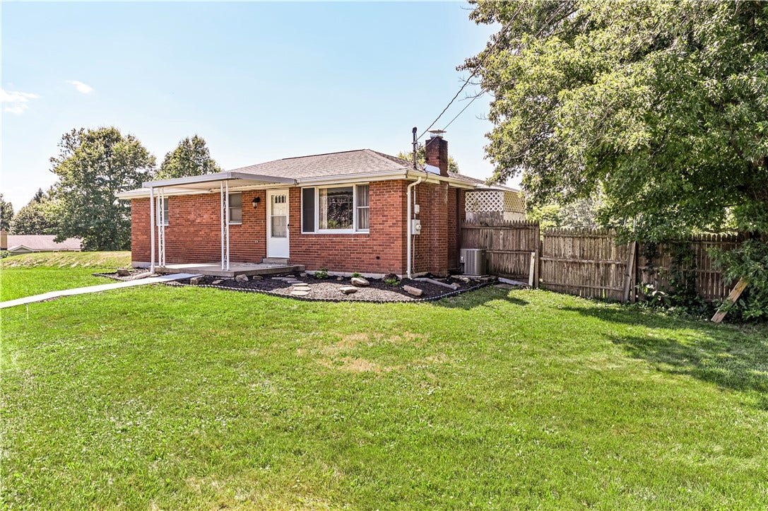 100 Beaver Ct, Jeannette, PA 15644