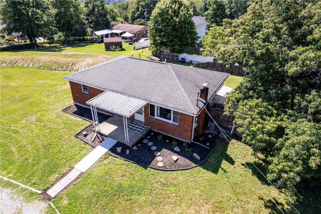 100 Beaver Ct, Jeannette, PA 15644