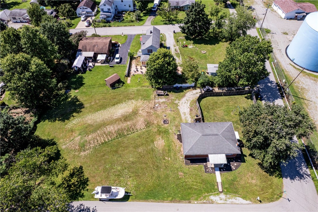 100 Beaver Ct, Jeannette, PA 15644