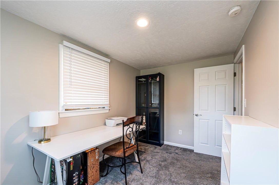 100 Beaver Ct, Jeannette, PA 15644