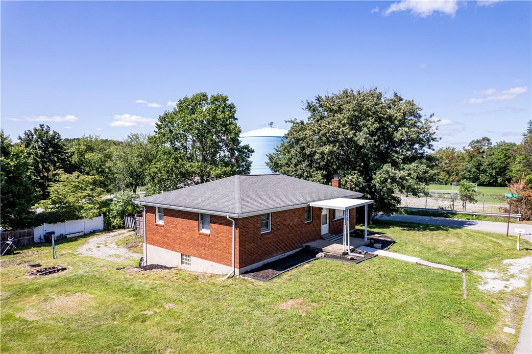 100 Beaver Ct, Jeannette, PA 15644