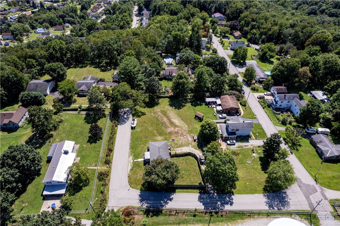 100 Beaver Ct, Jeannette, PA 15644