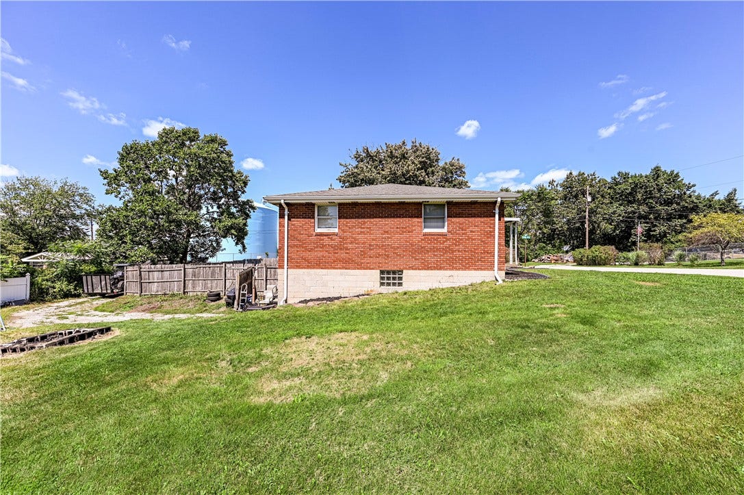 100 Beaver Ct, Jeannette, PA 15644