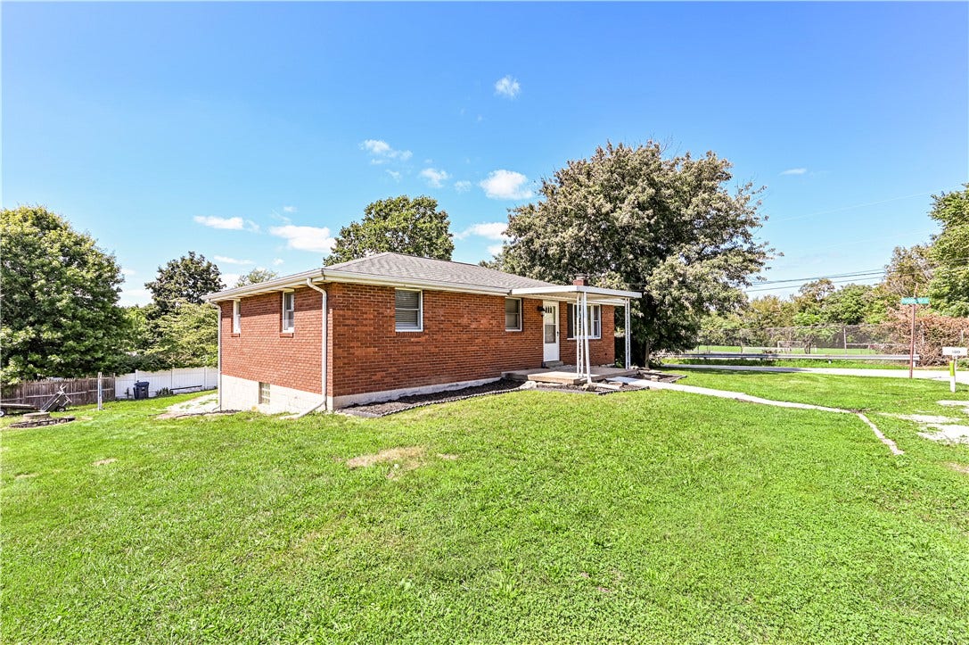 100 Beaver Ct, Jeannette, PA 15644
