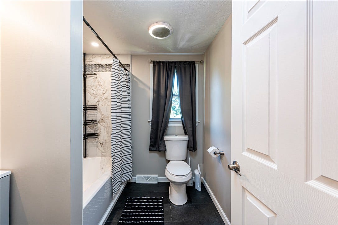 100 Beaver Ct, Jeannette, PA 15644
