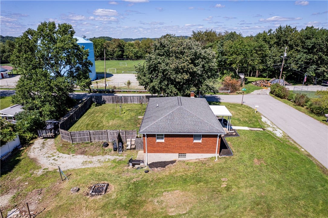 100 Beaver Ct, Jeannette, PA 15644