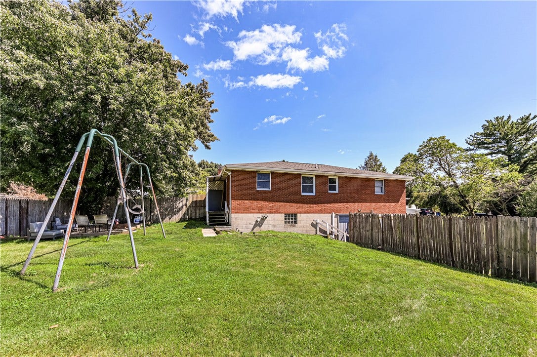 100 Beaver Ct, Jeannette, PA 15644