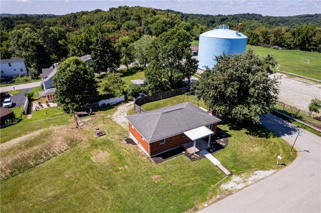 100 Beaver Ct, Jeannette, PA 15644