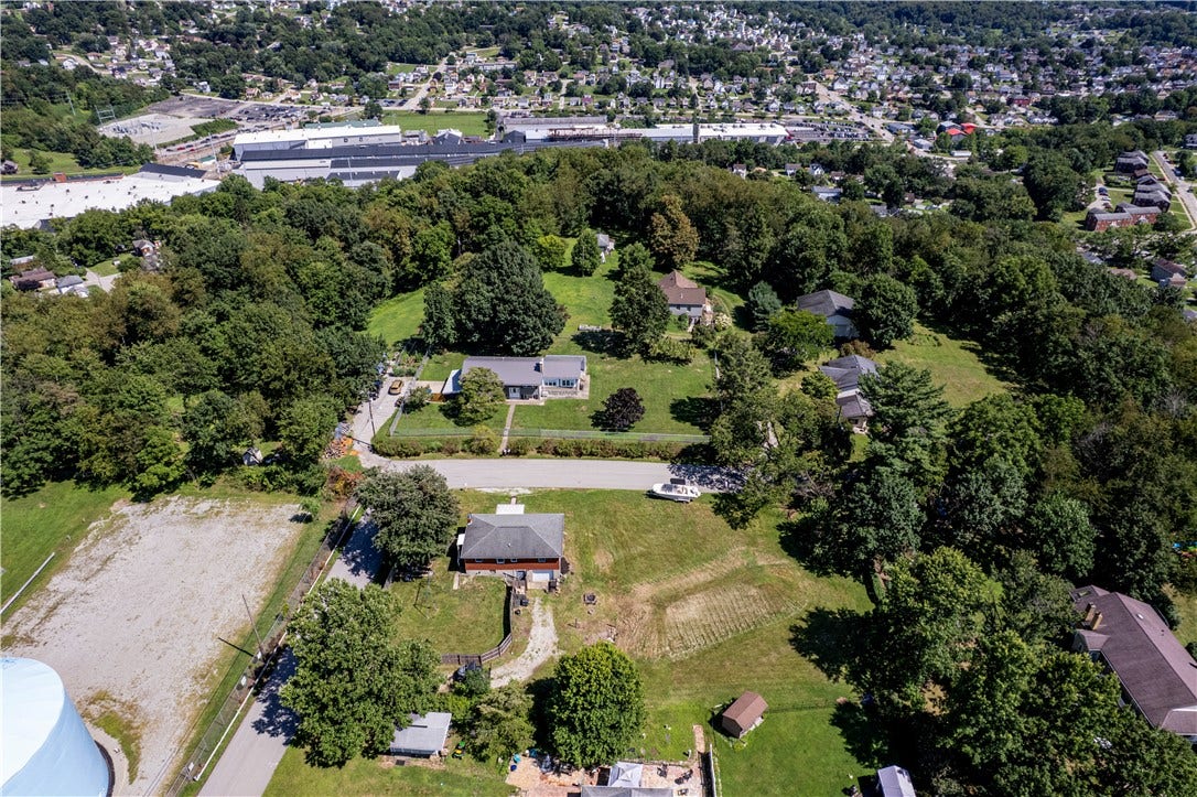 100 Beaver Ct, Jeannette, PA 15644